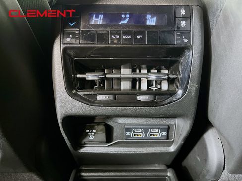 Used 2024 Jeep Grand Cherokee L Limited w/ Luxury Tech Group II AWD/4WD image 33