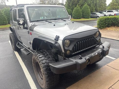 Used 2014 Jeep Wrangler Unlimited Sahara w/ Max Tow Package AWD/4WD image 2