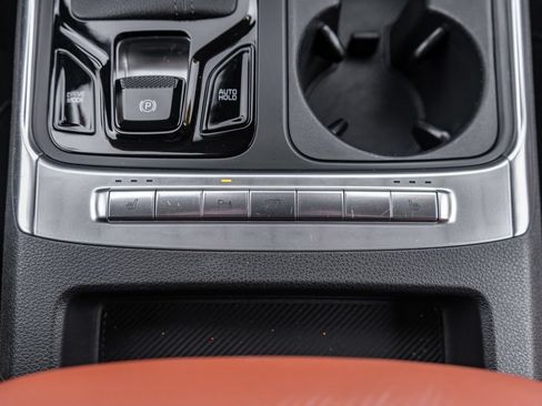 Used 2025 Kia Carnival EX FWD image 30