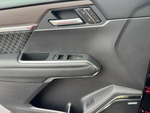 Certified 2026 GMC Acadia Denali w/ Super Cruise Package image 13