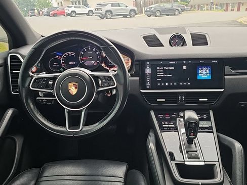 Used 2020 Porsche Cayenne AWD/4WD image 2
