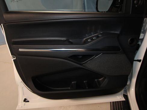 New 2026 Lincoln Navigator Reserve AWD/4WD image 4