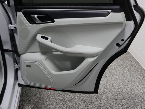 Used 2024 Porsche Macan GTS image 37