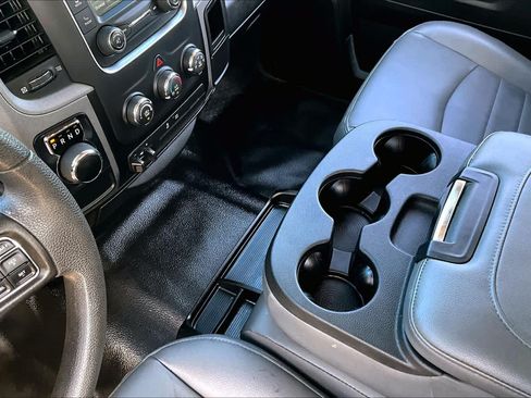 Used 2019 RAM 1500 Tradesman w/ Chrome Appearance Group RWD image 17