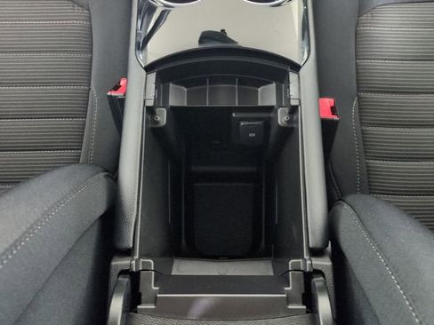 Used 2018 Ford Edge SEL image 25