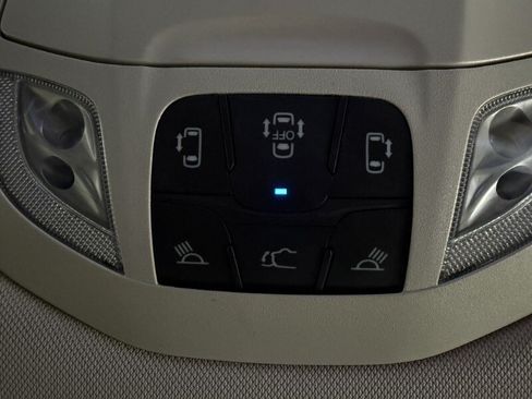 Used 2023 Chrysler Pacifica Touring-L FWD image 42