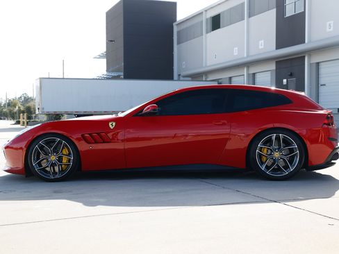 Used 2019 Ferrari GTC4Lusso T image 6