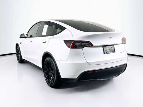 Used 2021 Tesla Model Y Long Range image 9