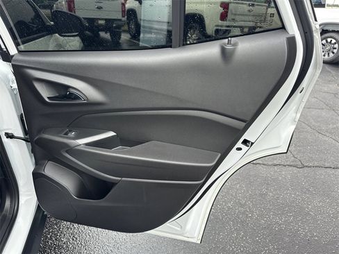 Used 2025 Chevrolet Trax RS w/ Driver Confidence Package image 17