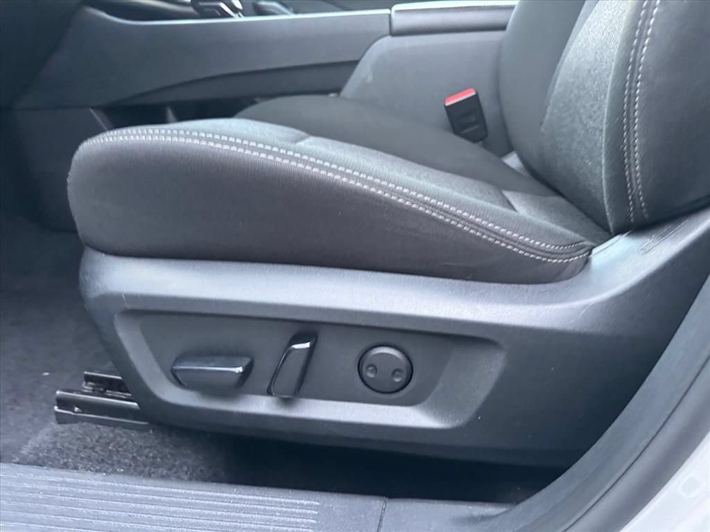 Certified 2025 Nissan Rogue SV FWD image 16