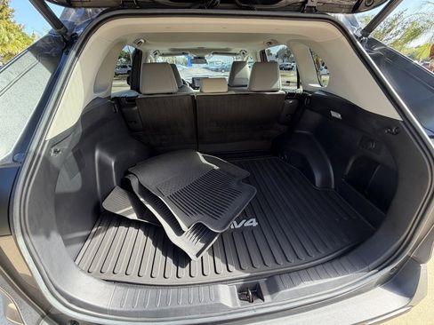 Used 2021 Toyota RAV4 XLE Premium image 30