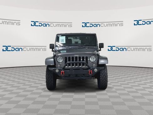 Used 2018 Jeep Wrangler Sport AWD/4WD image 3