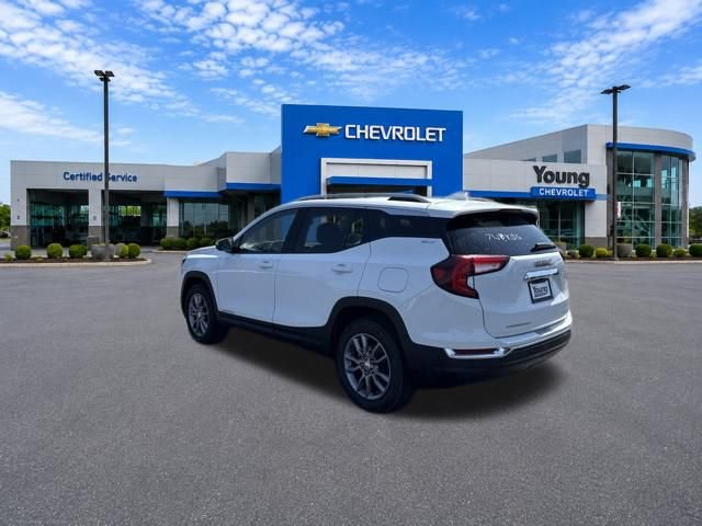 Used 2024 GMC Terrain SLT AWD/4WD image 5