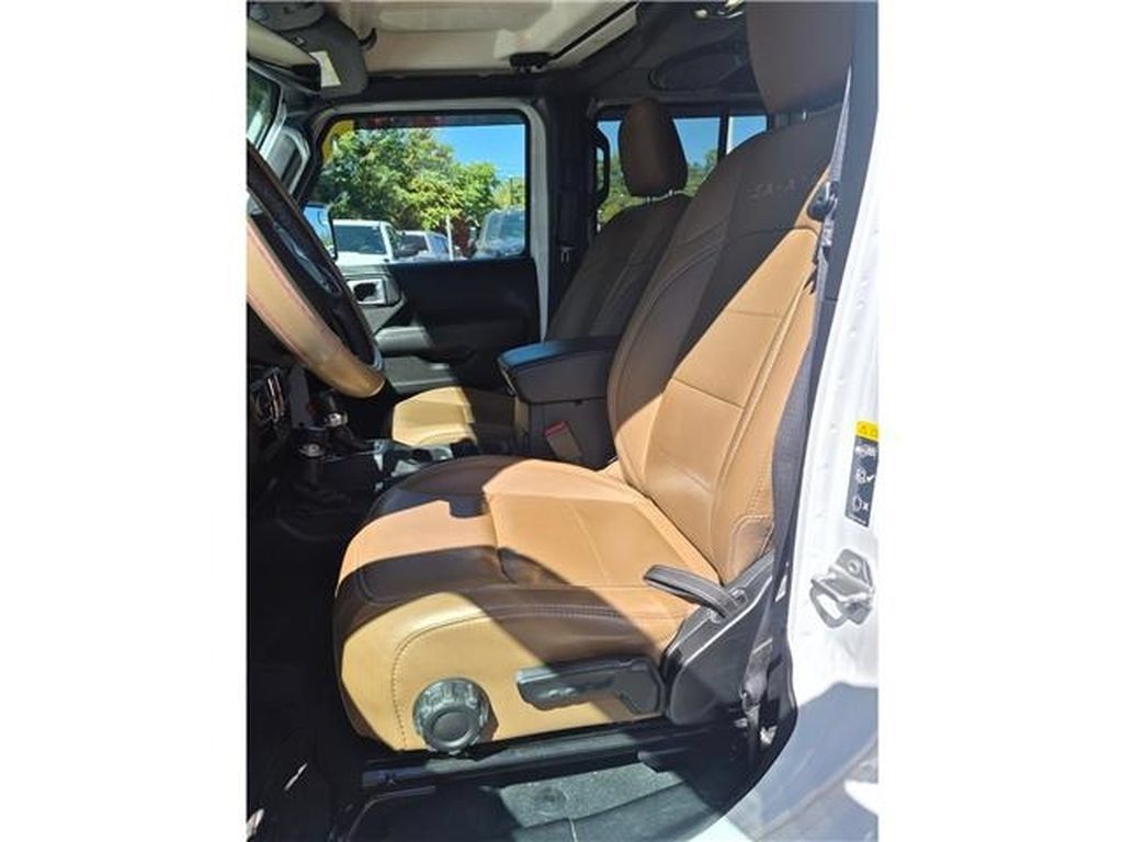 Used 2022 Jeep Wrangler Unlimited Sahara w/ LED Lighting Group AWD/4WD image 6