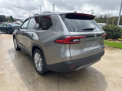 Used 2025 Toyota Grand Highlander AWD image 5