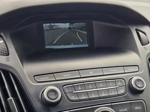 Used 2018 Ford Focus SE FWD image 22