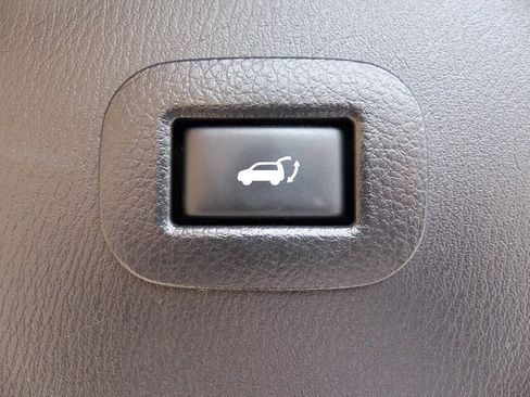 Used 2017 INFINITI QX80 Base AWD 4dr SUV w/ Deluxe Technology Package image 45