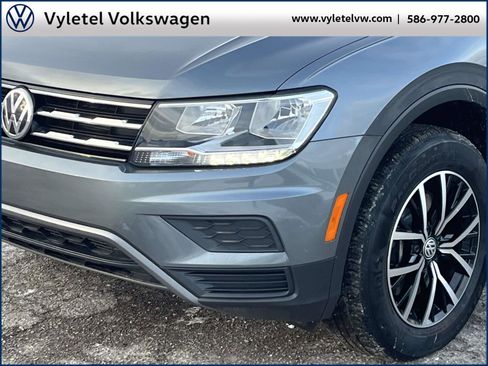Certified 2021 Volkswagen Tiguan SE w/ Panoramic Sunroof Package image 6
