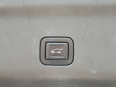 Used 2023 GMC Yukon SLT AWD/4WD image 13