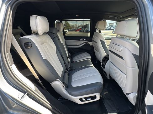 Used 2023 BMW X7 xDrive40i w/ Executive Package image 27