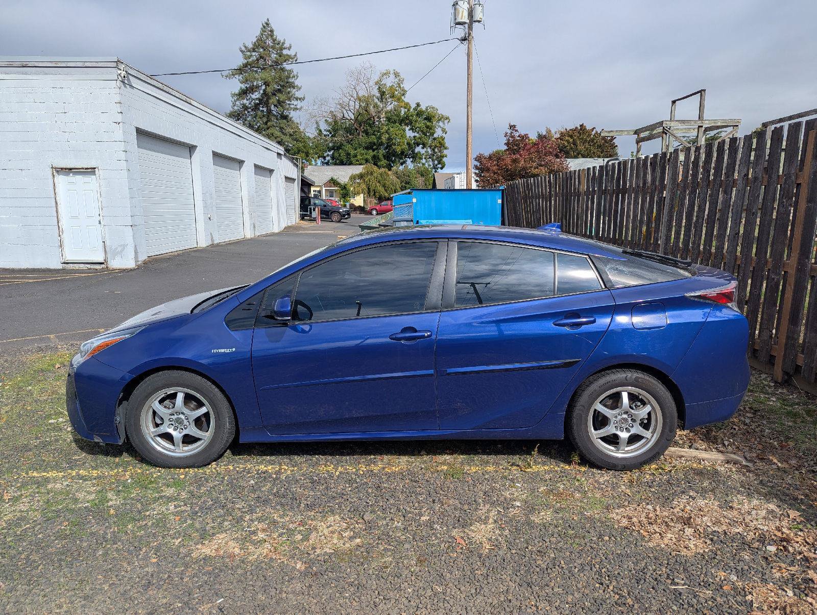 Used 2016 Toyota Prius Four w/ Advanced Technology Package FWD image 2