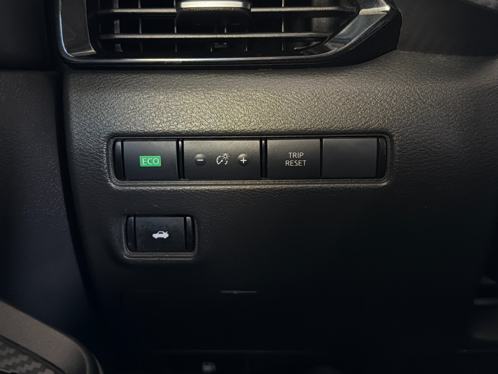 Used 2024 Nissan Sentra SV FWD image 25
