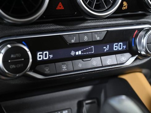 Used 2024 Nissan Sentra SV w/ SV Premium Package image 19