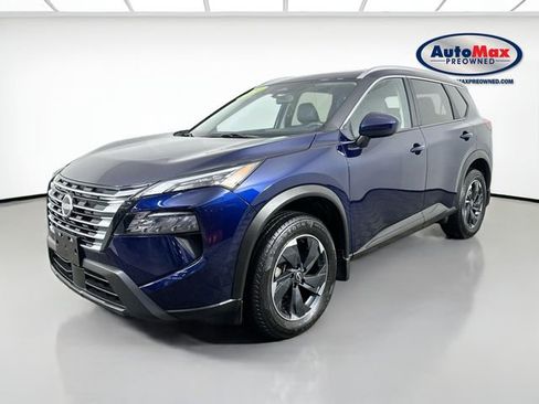 Used 2024 Nissan Rogue SV w/ SV Premium Package image 5