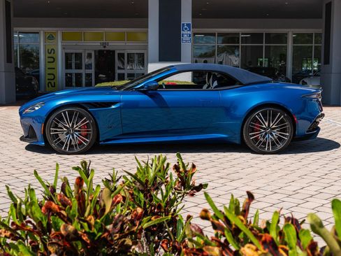 Used 2022 Aston Martin DBS Superleggera Volante RWD image 26