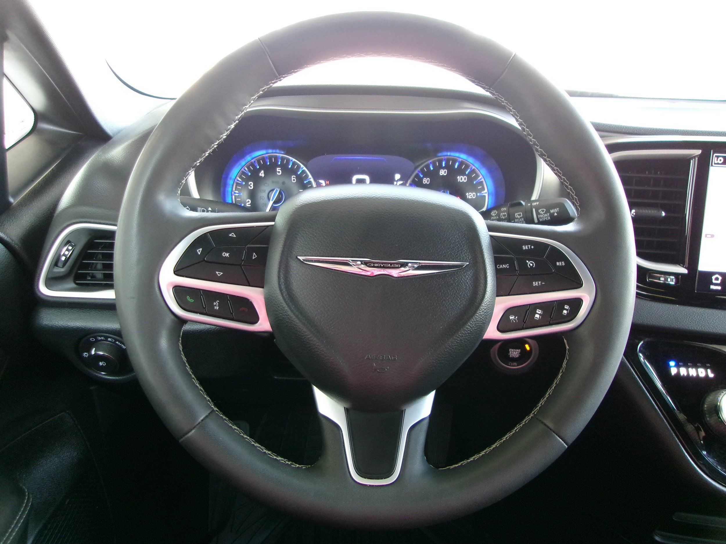 Used 2025 Chrysler Pacifica Select FWD image 9