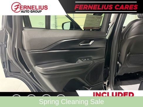 Used 2024 Jeep Grand Cherokee Altitude AWD/4WD image 15