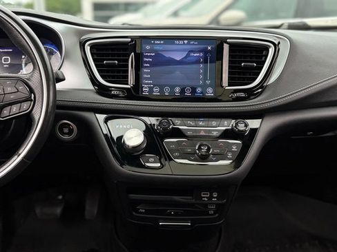 Used 2020 Chrysler Pacifica Limited FWD image 22