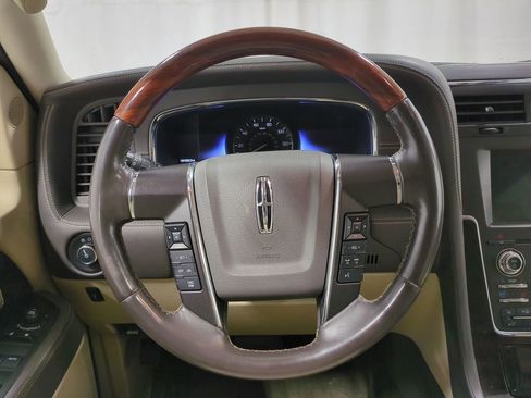 Used 2017 Lincoln Navigator Reserve image 31