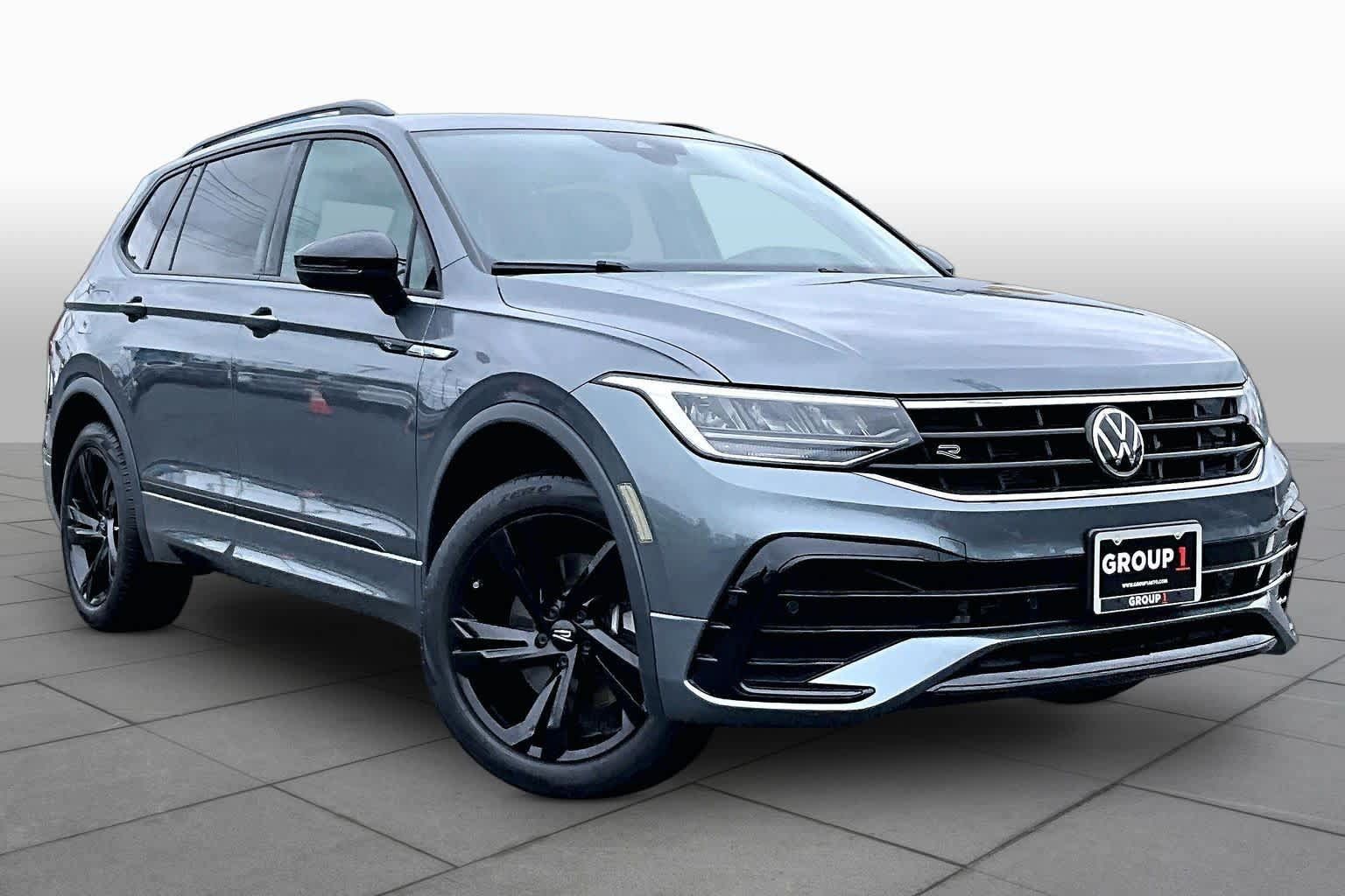 Used 2024 Volkswagen Tiguan SE R-Line AWD/4WD image 3