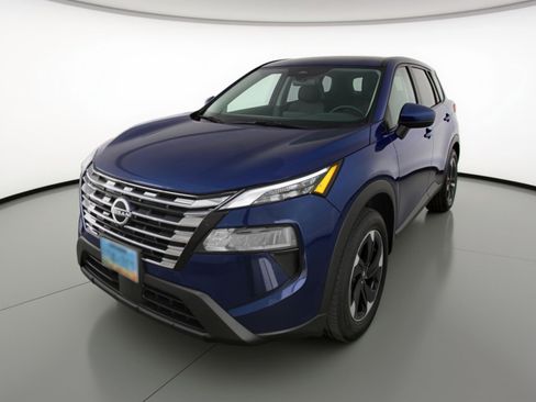 Used 2025 Nissan Rogue SV FWD image 3