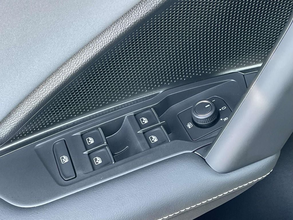 New 2026 Volkswagen Tiguan SE R-Line AWD/4WD image 19