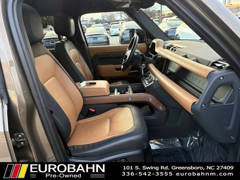 Used 2024 Land Rover Defender 110 X-Dynamic SE AWD/4WD image 15