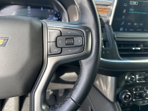 Used 2023 Chevrolet Suburban Premier image 17