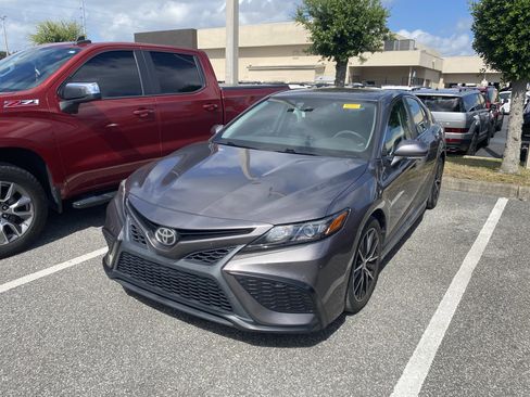 Used 2021 Toyota Camry SE w/ Cold Weather Package AWD/4WD image 13