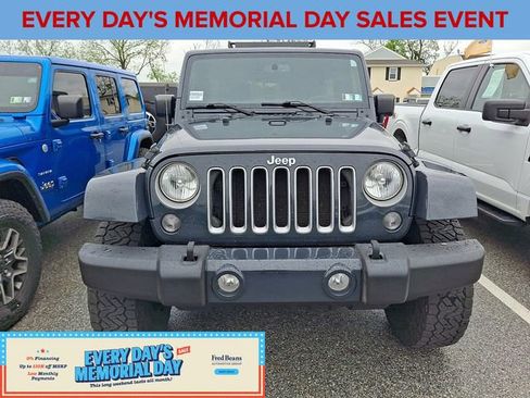 Used 2016 Jeep Wrangler Unlimited Sahara w/ Connectivity Group AWD/4WD image 2