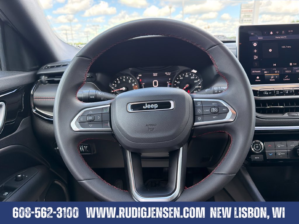 Used 2025 Jeep Compass Trailhawk AWD/4WD image 14