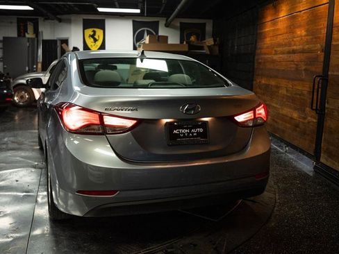 Used 2015 Hyundai Elantra SE FWD image 6