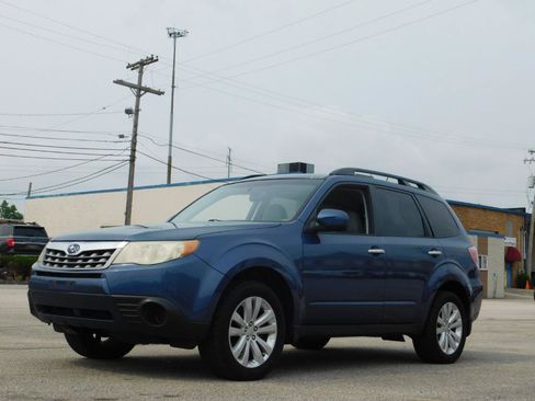 Used 2013 Subaru Forester 2.5X Premium AWD/4WD image 7