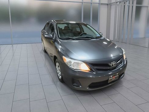 Used 2011 Toyota Corolla LE image 3