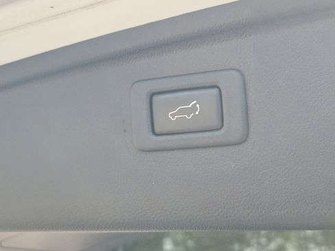 Used 2017 Subaru Outback 2.5i Premium image 18