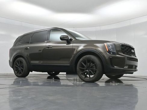 Used 2022 Kia Telluride SX w/ SX Prestige Package AWD/4WD image 2