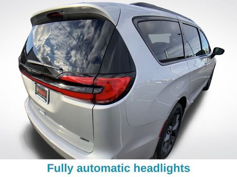 New 2026 Chrysler Pacifica Select w/ S Appearance Package image 7