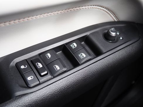 Used 2022 Jeep Compass Limited image 22