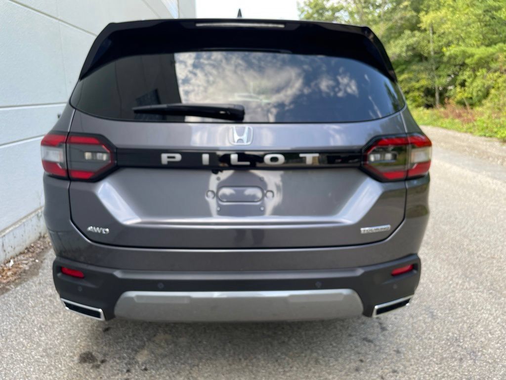 New 2026 Honda Pilot Touring image 7