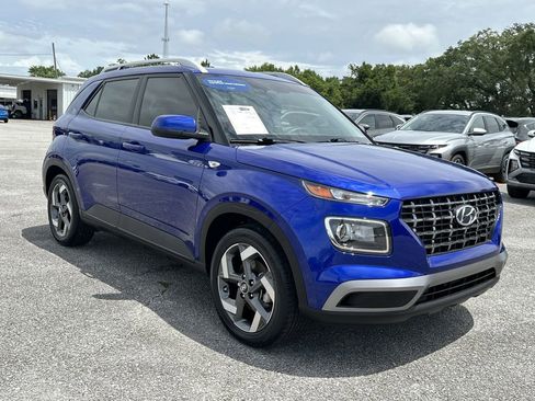Certified 2024 Hyundai Venue SEL FWD image 2